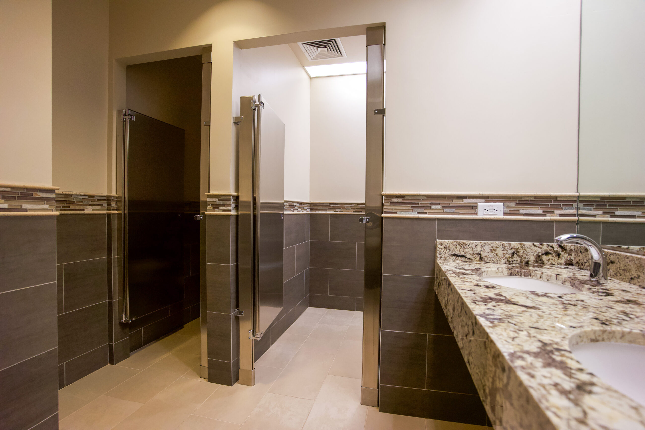 24D54544-97CB-4AFF-B918-890FFB8E238A_1_100_o